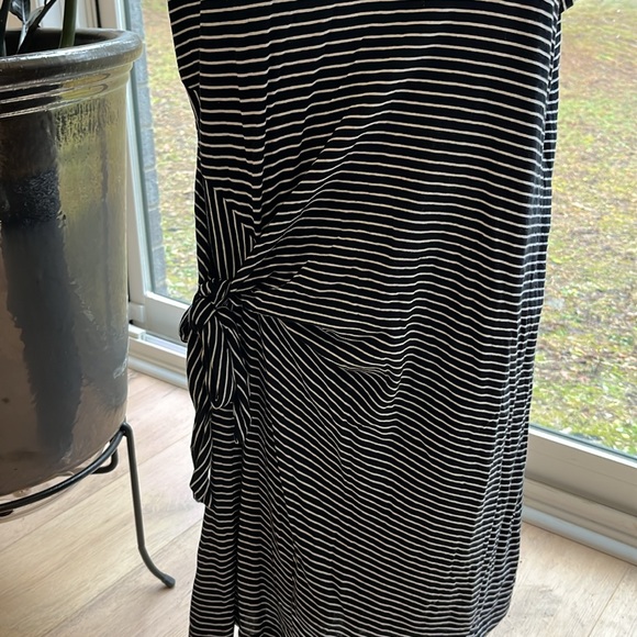 VGUC Vince dress - Picture 6 of 11